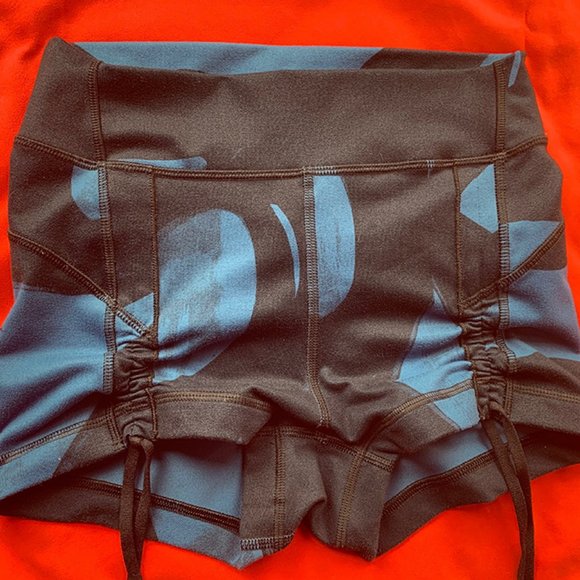 Lululemon Liberty Shorts - Picture 3 of 5